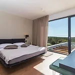 Sabina Villa *