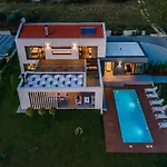 Sabina Villa *