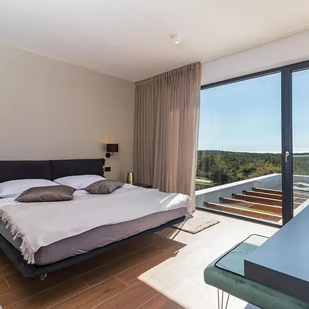 Sabina Villa *